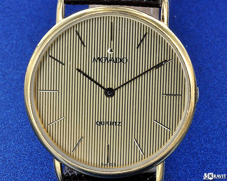 Mens Movado Quartz Wrist Watch Circa 1990s  